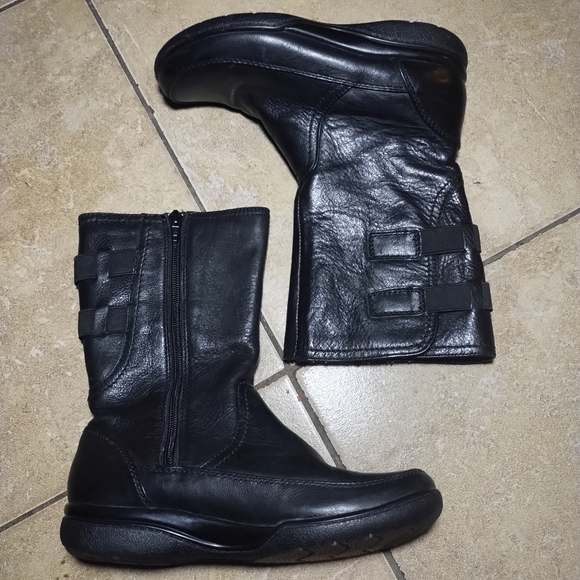 Clarks Women's Black Leather Winter Boots with Lamb's Wool Lining Size 6 - Picture 2 of 9